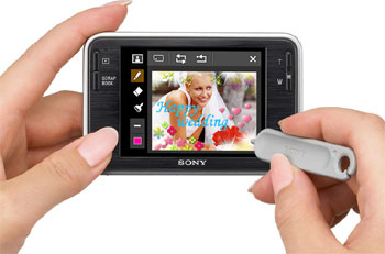 Màn hình cảm ứng của Sony DSC-T2 có đường chéo 2,7 inch. Ảnh: Dpreview.