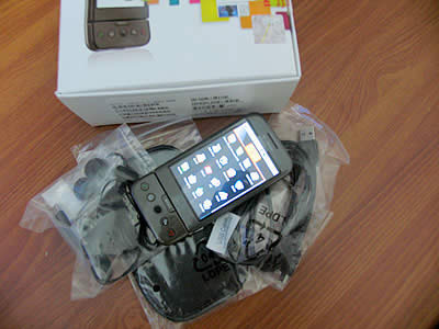 Phụ kiện của G1 giống của PDA do HTC sản xuất.